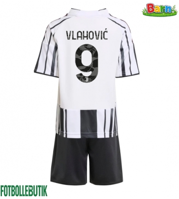 Juventus Dusan Vlahovic #9 Hemmaställ Barn 2025-26 Kortärmad (+ Korta byxor)